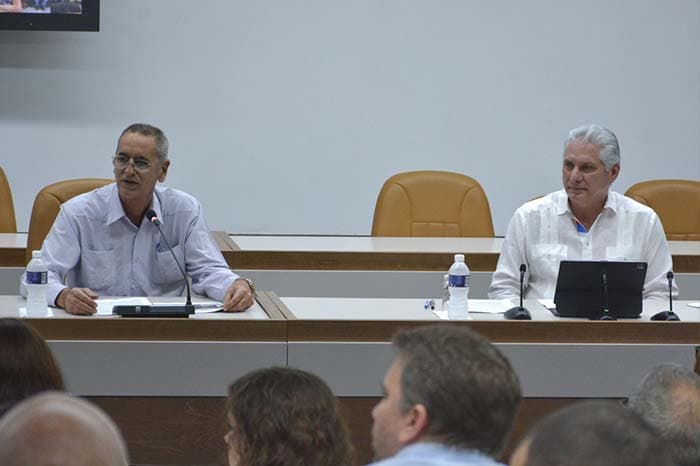 Cover Image for Asiste Díaz-Canel a reunión de trabajo del Ministerio de Economía